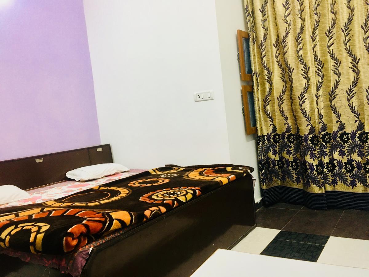Hotel Heritage Sanyam Nāhan Eksteriør billede